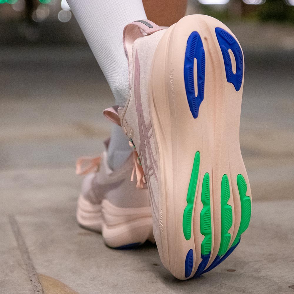 Women's Asics Gel Nimbus 28