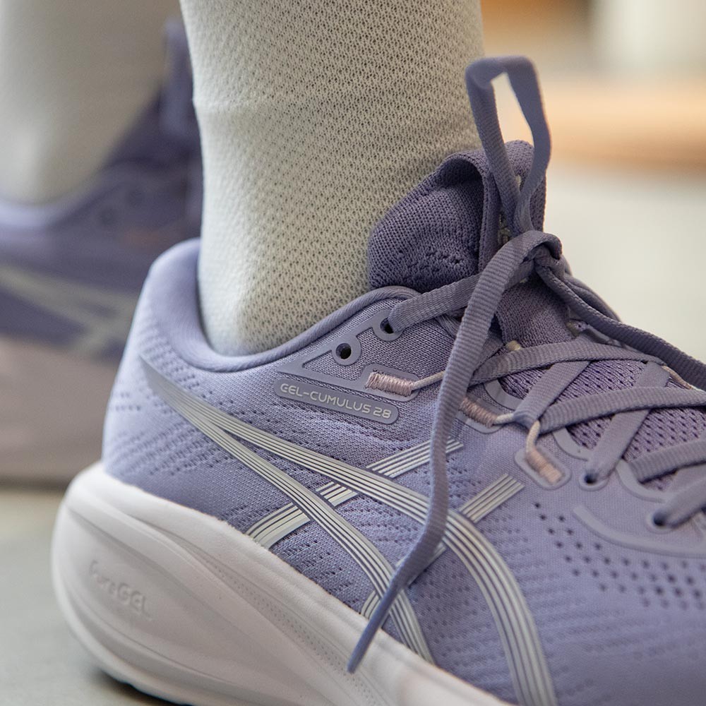 Women's Asics Gel Cumulus 28