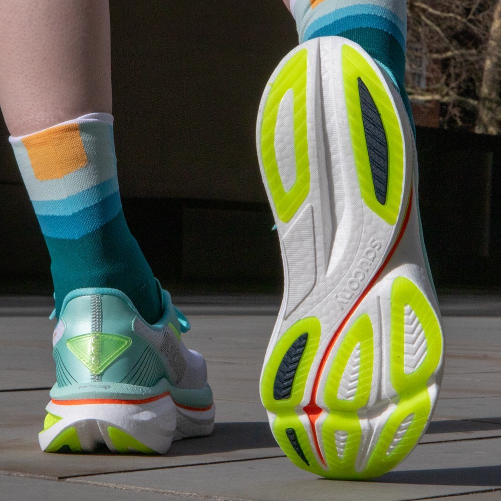 Women's Saucony Endorphin Azura