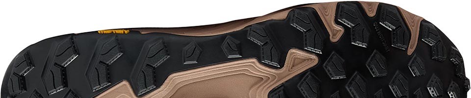 Wide-fitting trail running shoes