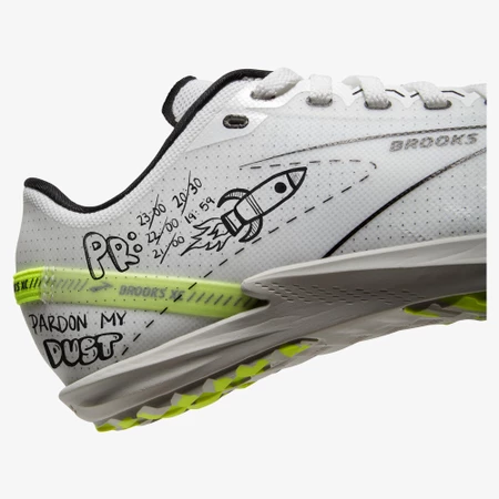 Brooks Draft XC in White/Black