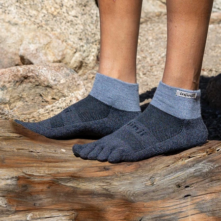 Injinji Trail Midweight Mini Crew Toe Socks in Grey/Dark Grey