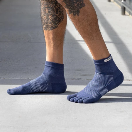 Injinji Run Lightweight Mini-Crew Toe Socks in Navy