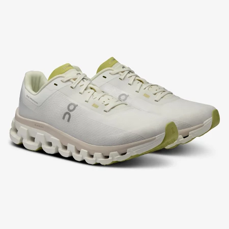 On Cloudflow 4 in White/Sand