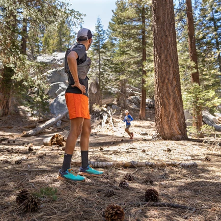 Injinji Trail Midweight Crew Toe Socks in Granite/Black