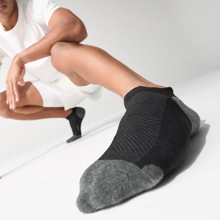 Feetures Elite Light Cushion No Show Socks in Black