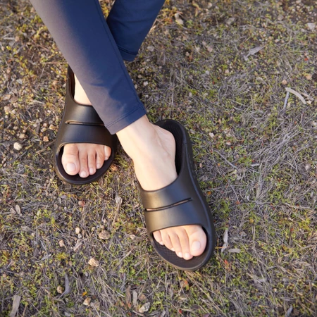 Oofos OOahh Slides in Black