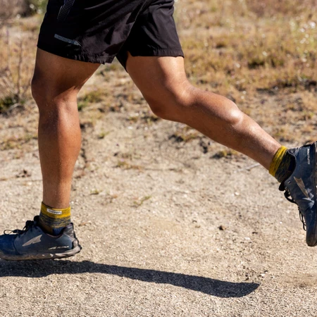 Injinji Trail Midweight Mini Crew Toe Socks in Blue/Yellow