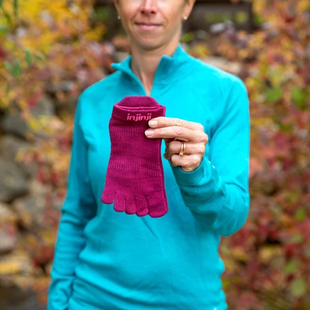 Injinji Women's Run Lightweight No-Show Toe Socks in Beetroot