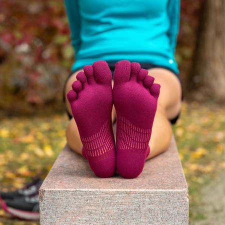 Injinji Women's Run Lightweight No-Show Toe Socks in Beetroot