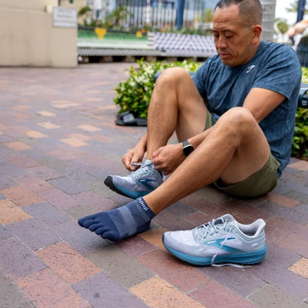 Injinji Run Lightweight No-Show Toe Socks in Navy