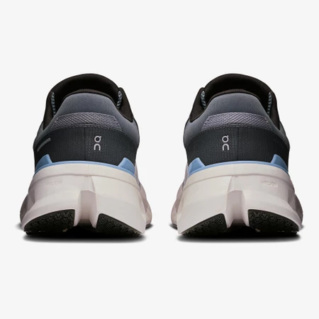 On Cloudrunner 2 in Alloy/Chambray