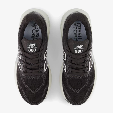 New Balance 880v15 in Black/White