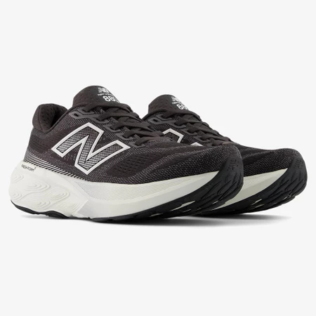 New Balance 880v15 in Black/White