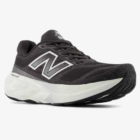 New Balance 880v15 in Black/White