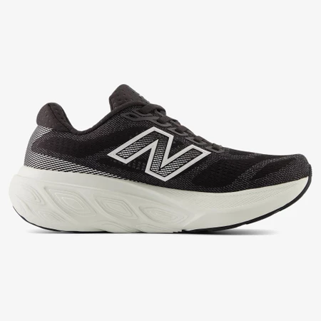 New Balance 880v15 in Black/White