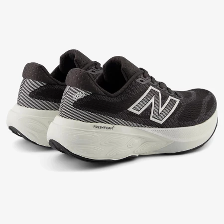 New Balance 880v15 in Black/White