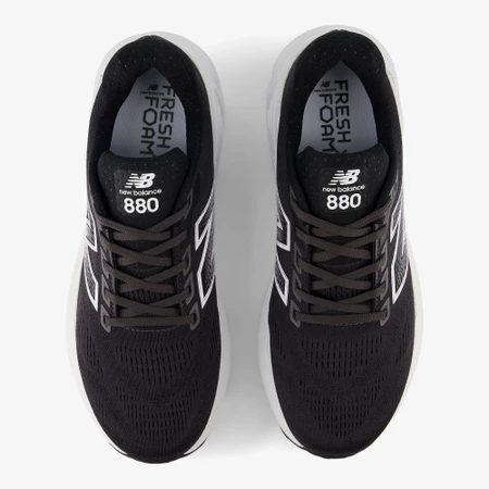 New Balance 880v15 in Black/White