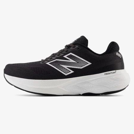 New Balance 880v15 in Black/White