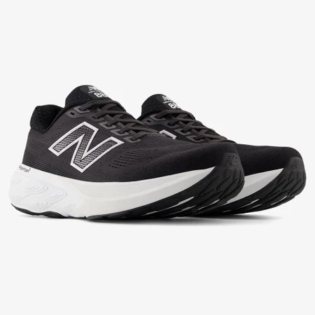 New Balance 880v15 in Black/White