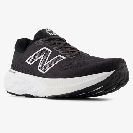 New Balance 880v15 in Black/White
