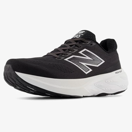 New Balance 880v15 in Black/White