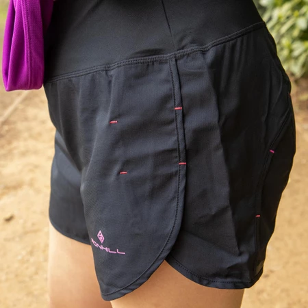 Ronhill Tech 4.5in Shorts in Black/Razz