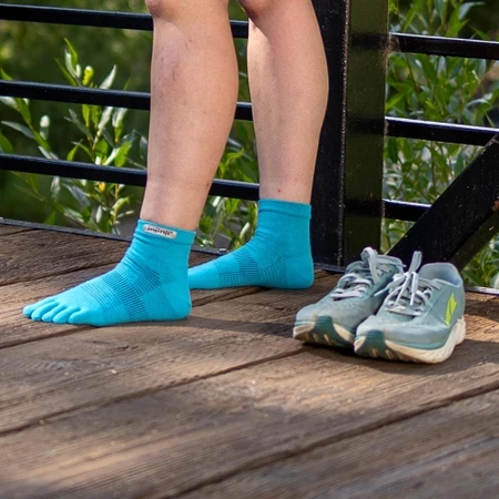 Injinji Run Lightweight Mini-Crew Toe Socks in Blue