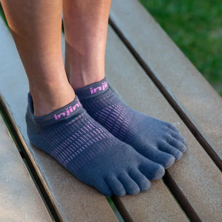 Injinji Women's Run Lightweight No-Show Toe Socks in Charcoal