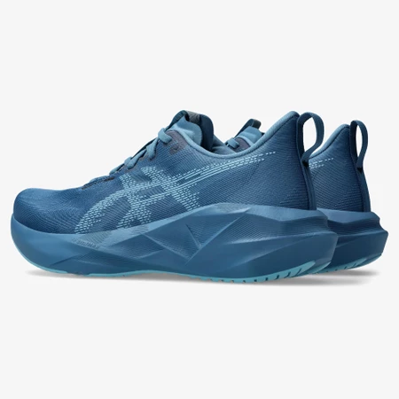 Asics Novablast 5 in Winter Sea