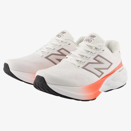 New Balance 880v15 in White/Red