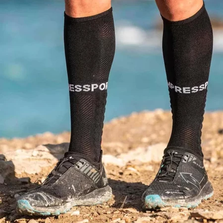 Compressport Full Socks Run in Black/Red