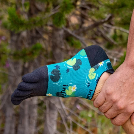Injinji Women's Run Lightweight No-Show Toe Socks in Green/Black