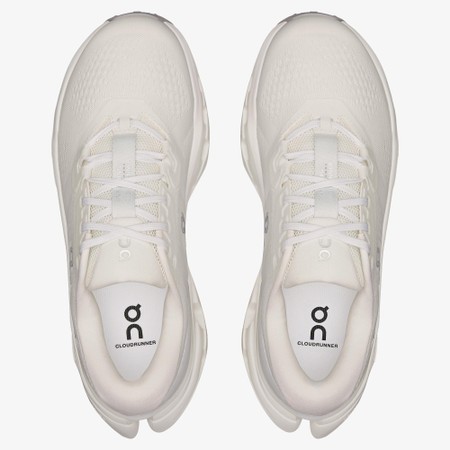 ON  Cloudrunner 3 Wide