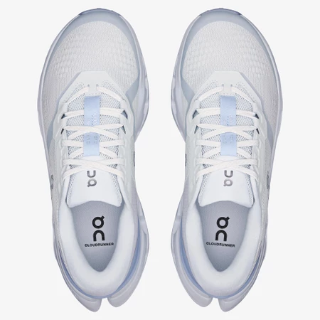 On Cloudrunner 3 in Heather/Marsh