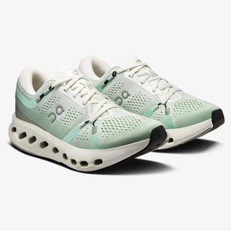 On Cloudsurfer 2 in Ivory/Creek