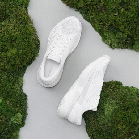 Hylo Athletics Axis in Undyed/Pebble