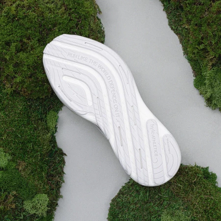 Hylo Athletics Axis in Undyed/Pebble