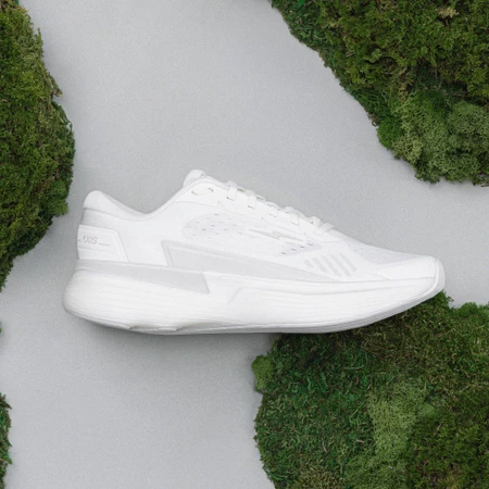 Hylo Athletics Axis in Undyed/Pebble