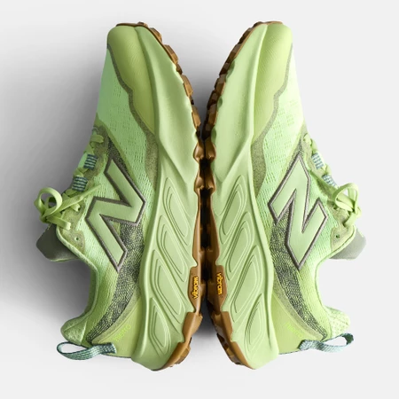 New Balance Hierro V9 2E Wide in Afterglow