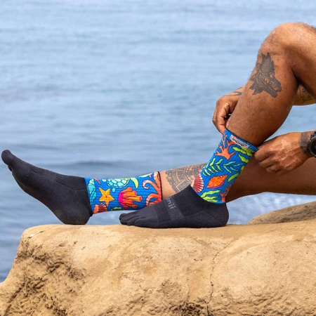 Injinji Trail Midweight Crew Toe Socks in Ocean