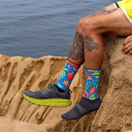 Injinji Trail Midweight Crew Toe Socks in Ocean