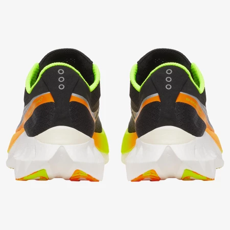 Saucony Endorphin PRO 4 in BLACK/VO2 