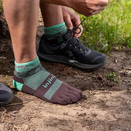 Injinji Trail Midweight Mini Crew Toe Socks in Mint