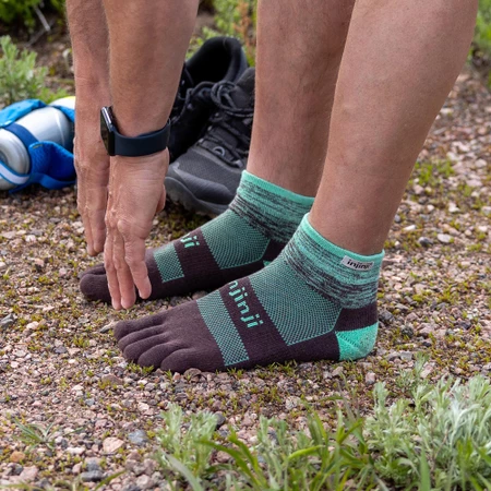 Injinji Trail Midweight Mini Crew Toe Socks in Mint