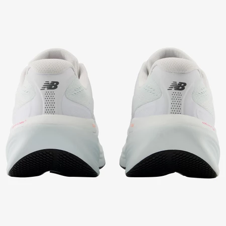 New Balance 860v15 B in White/Pink