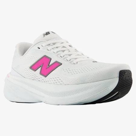 New Balance 860v15 B in White/Pink
