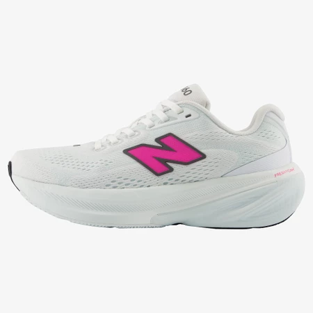 New Balance 860v15 B in White/Pink