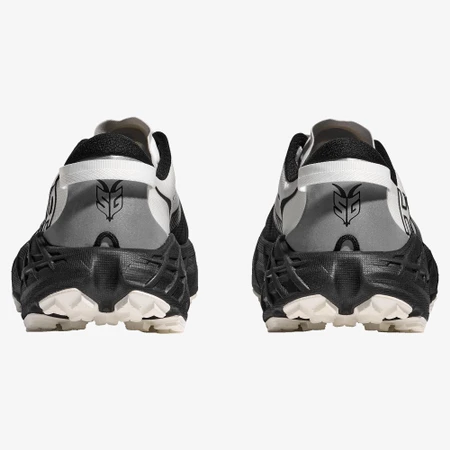 Hoka Speedgoat 7 in Black/White