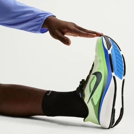 Nike Pegasus 42 in Volt/Black